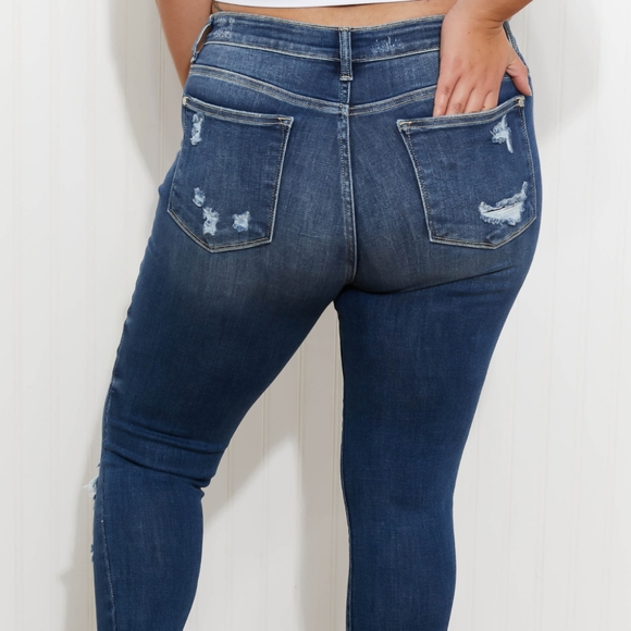 NEW! Judy Blue Winnie Full Size Mid-Rise Destroyed Skinny Jeans - Picture 5 of 9